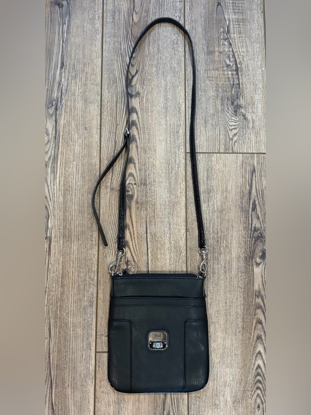 GUESS EST 1981 Black Crossbody Bag Small Zip Purse Adjustable Strap
